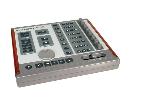 MIDI kontrolér M-Audio iControl pre GarageBand. 1