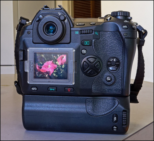 Olympus E-System set – E-1 + objektív + blesk + príslušenstvo 6